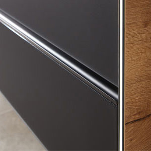 Griffvariante: Griffleiste Schwarz Matt