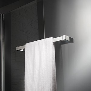 Ausstattung: mit Handtuchhalter
